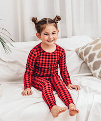 AVAUMA Xmas Long Pajama Check_red/Bk Christma Pattern Introducing our high-quality cotton sleepwear pajama with a touch of Christmas magic! Our cozy and ribbed-textured pajama offers ultimate comfort and is loved by both kids and parents for its durability.