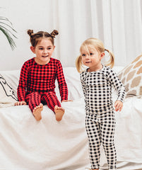 AVAUMA Xmas Long Pajama Check White/Bk Christma Pattern Introducing our high-quality cotton sleepwear pajama with a touch of Christmas magic! Our cozy and ribbed-textured pajama offers ultimate comfort and is loved by both kids and parents for its durability.