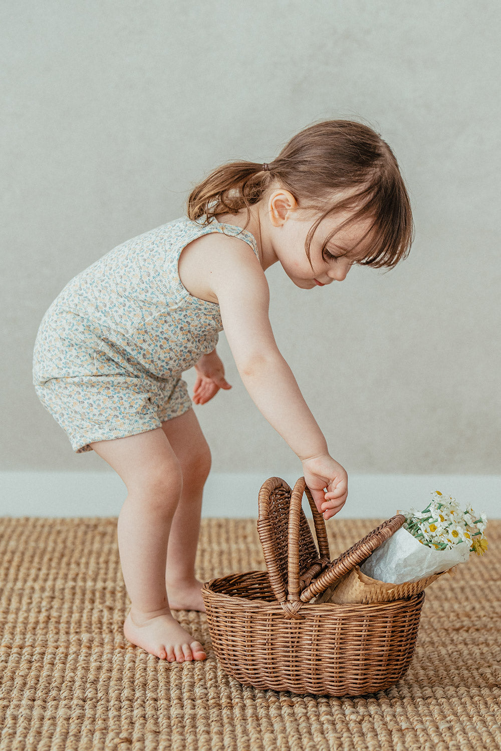 Stylish Design: The unique eyelet detail adds a sophisticated look to the tank top, making it easy to pair with various bottoms for a stylish summer outfit.