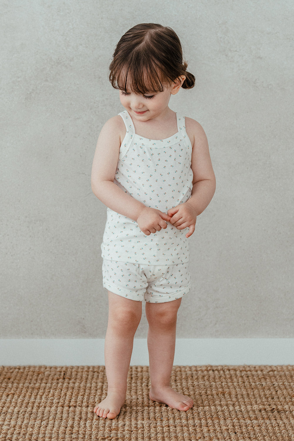 Durability: Cotton is highly durable, maintaining its shape and color well through washing. This ensures that parents can use the clothes for their kids for a long time.