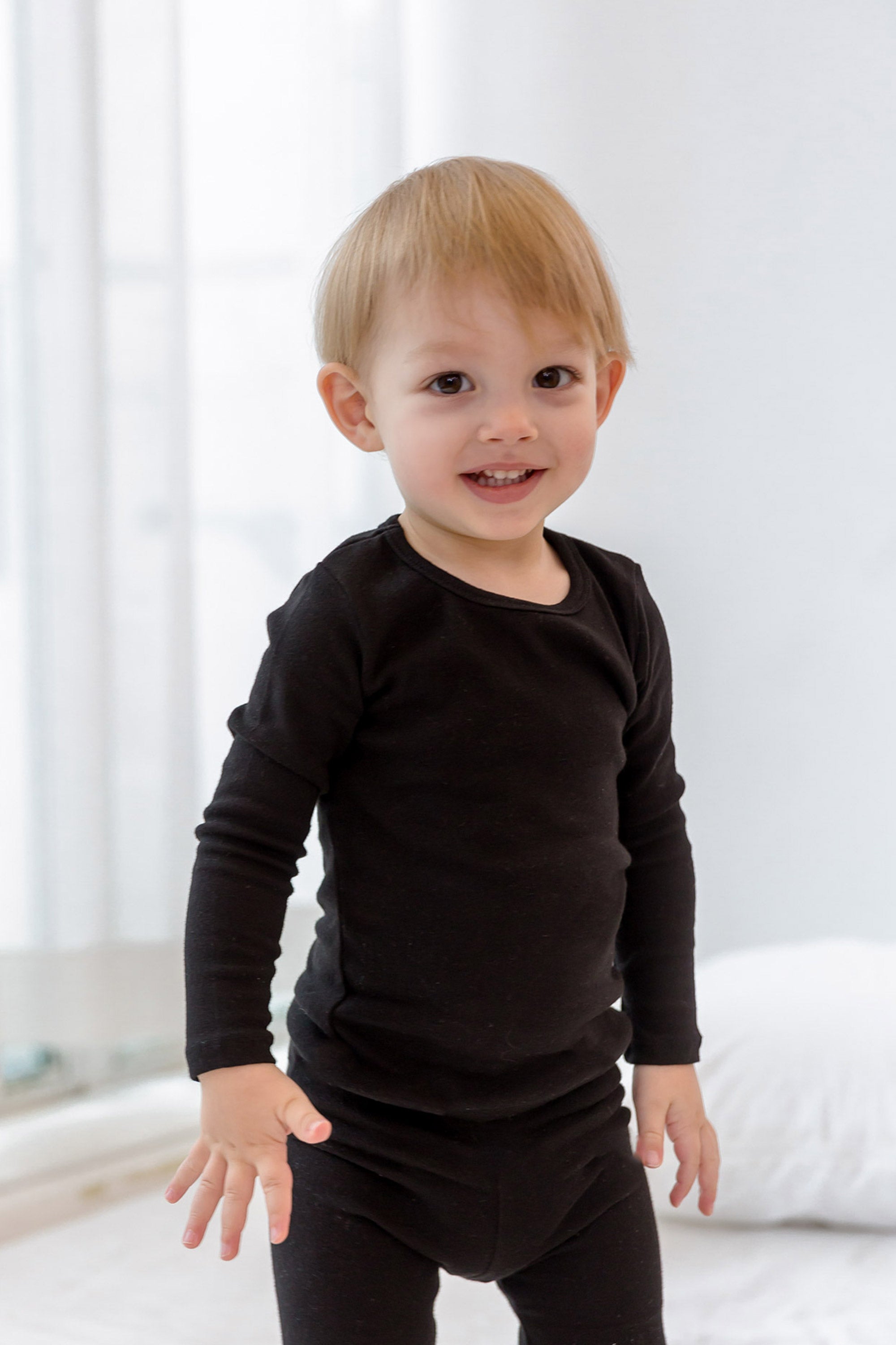 AVAUMA Pure Solid Black Long Sleeve Set Comfortable Fabric We just launched The New Baby Pajamas. Super Premium Cotton Pjs set are well made with high quality cotton. Sure you will buy it again. This is makes it ideal for daily life. AVAUMA Pajamas has become a popular clothes for underwear and leisure clothes.