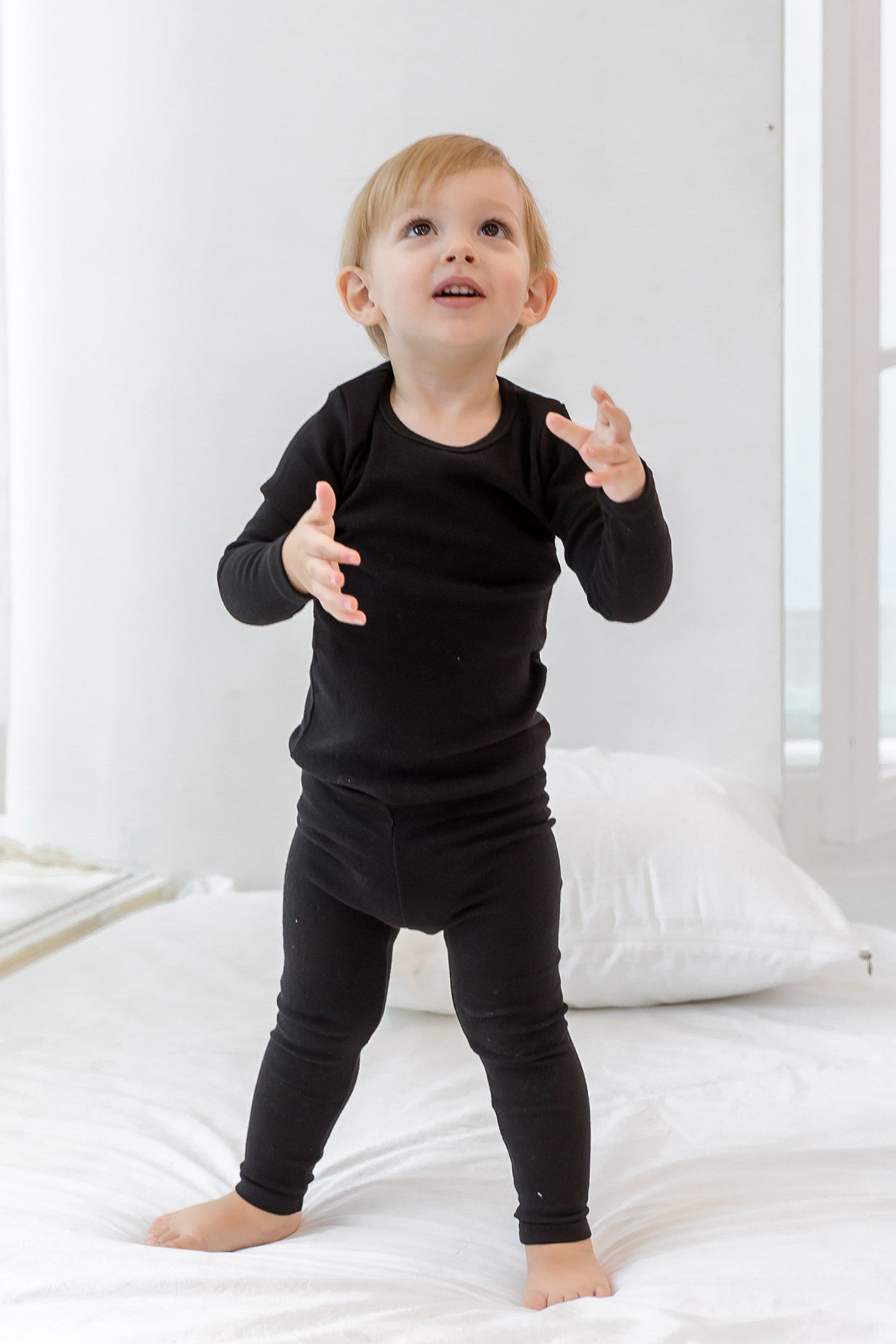 AVAUMA Pure Solid Black Long Sleeve Set Comfortable Fabric We just launched The New Baby Pajamas. Super Premium Cotton Pjs set are well made with high quality cotton. Sure you will buy it again. This is makes it ideal for daily life. AVAUMA Pajamas has become a popular clothes for underwear and leisure clothes.