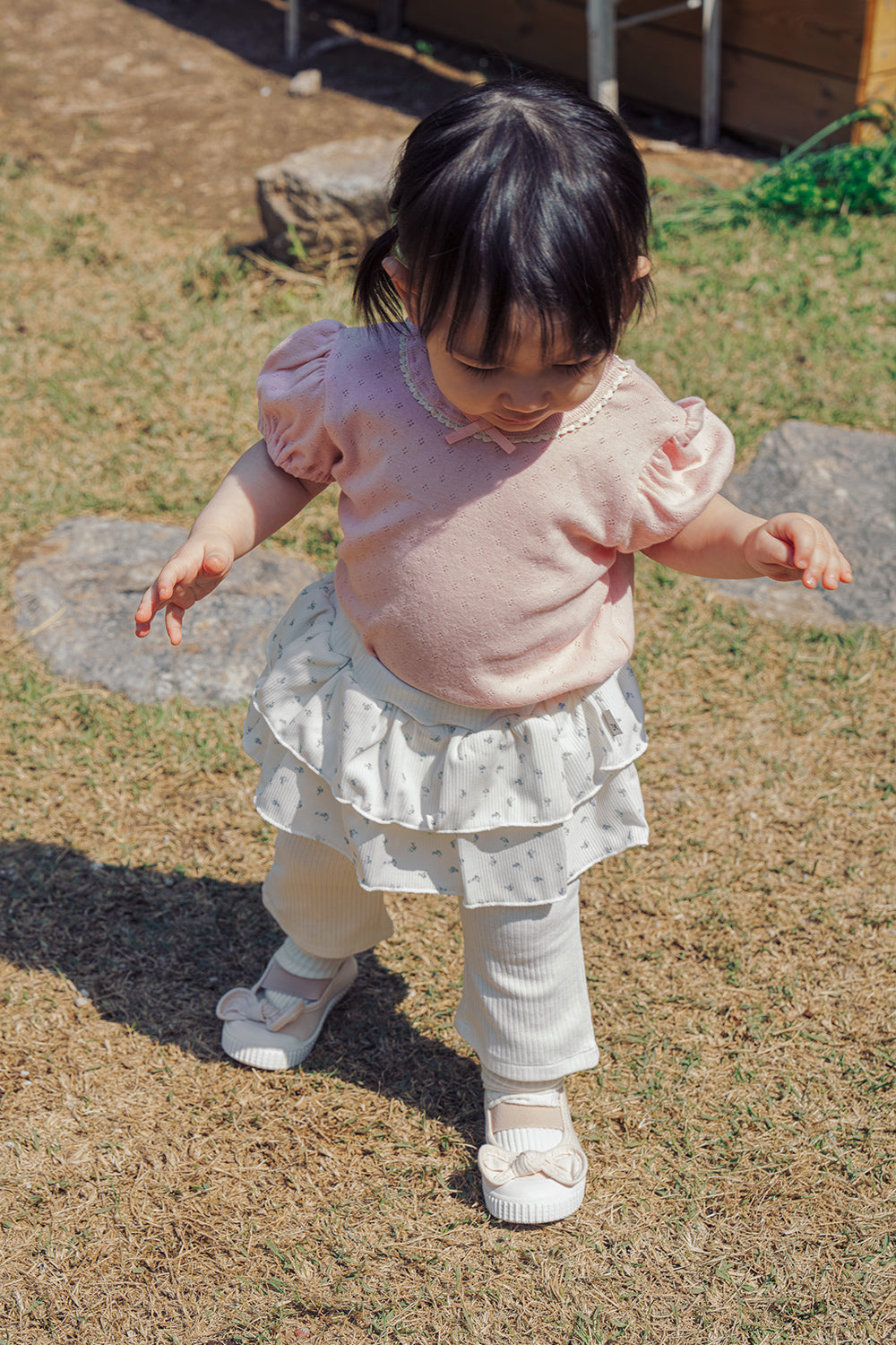 Avauma baby girl outfit cream ivory layered skirt leggings outdoor look