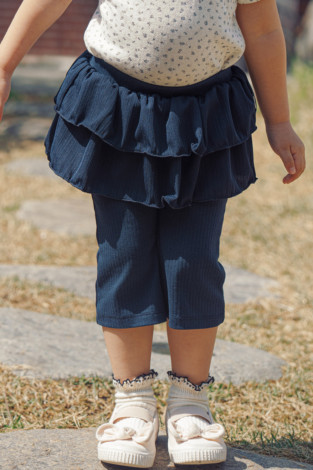 Toddler wearing Avauma navy blue attached skirt leggings made of 100% pure cotton, comfortable daily wear for ages 1-3.