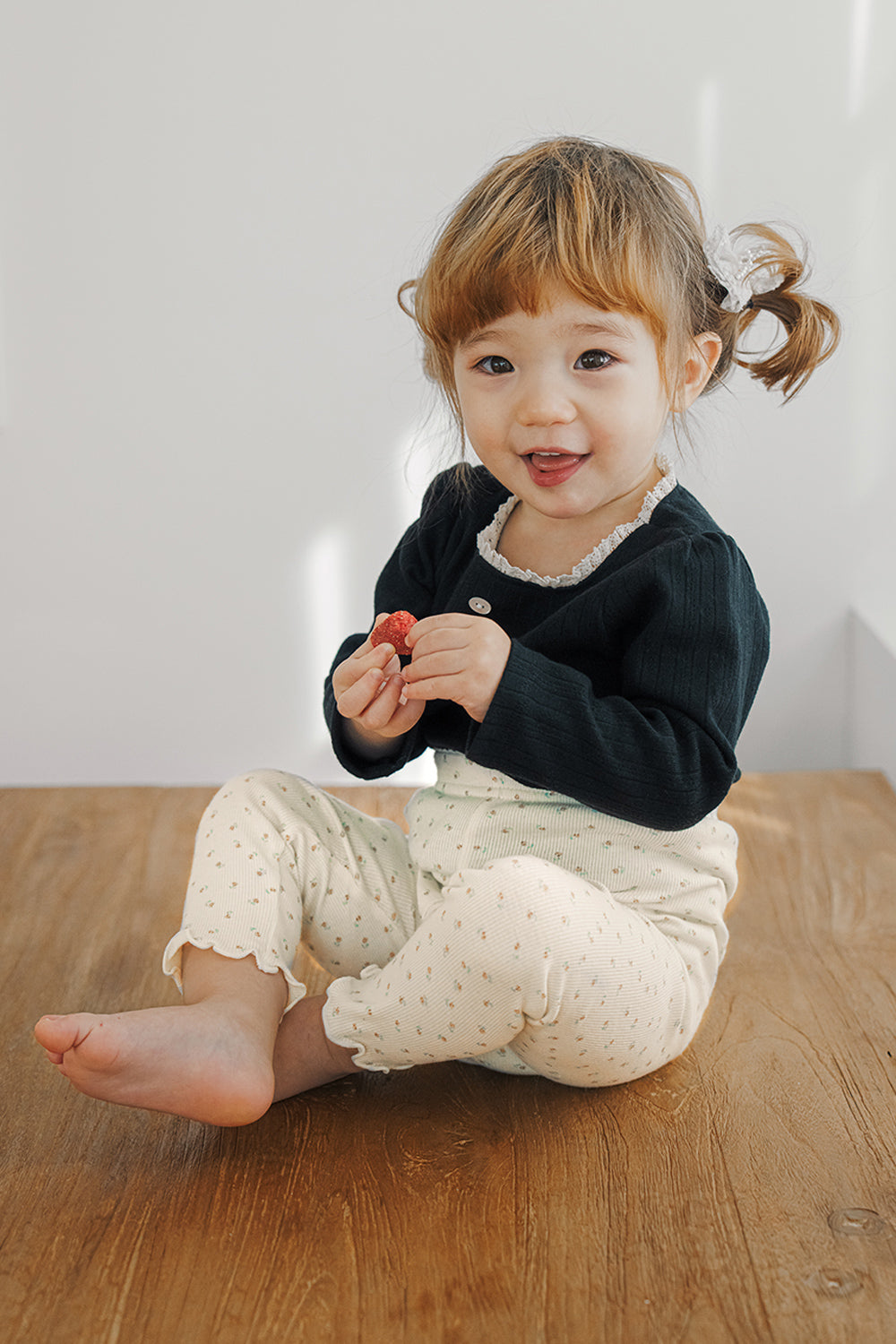 Avauma Toddler Girl Wearing Sageflower Floral Leggings - Comfortable Daily Wear Kids Apparel