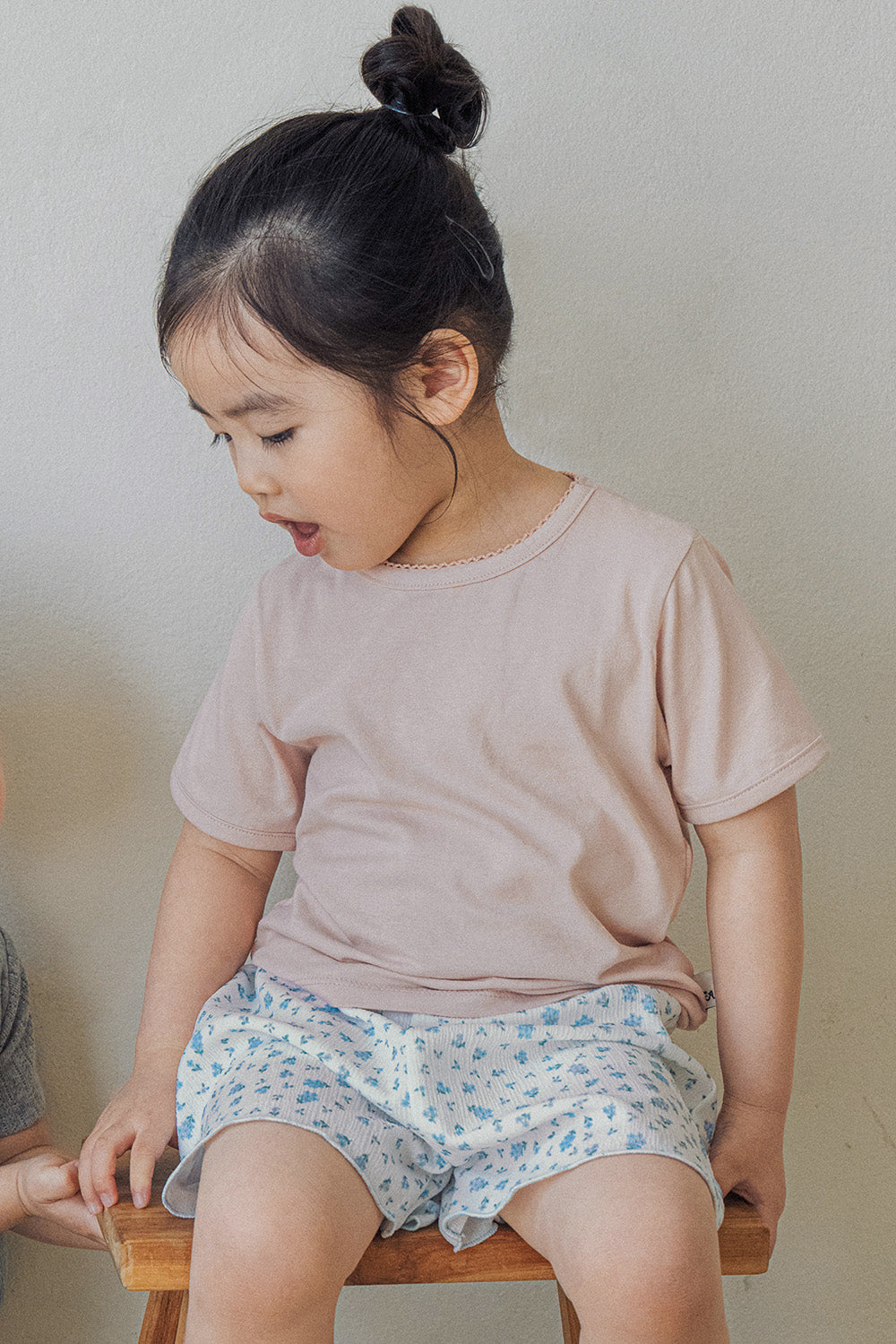Avauma toddler outfit peach beige t-shirt minimal baby outfit soft summer baby clothes