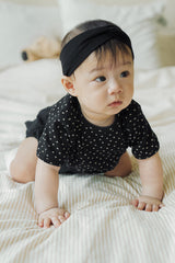 Avauma baby floral tee black soft cotton baby t-shirt detail shot